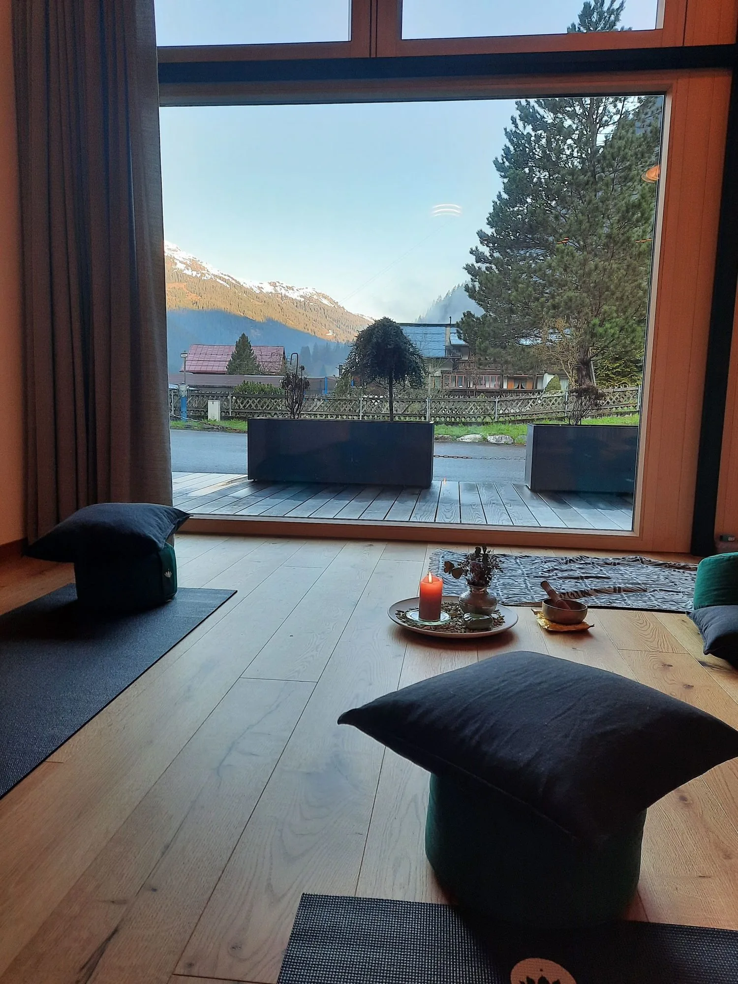 Yogaraum Montafon mit Blick in die Berge